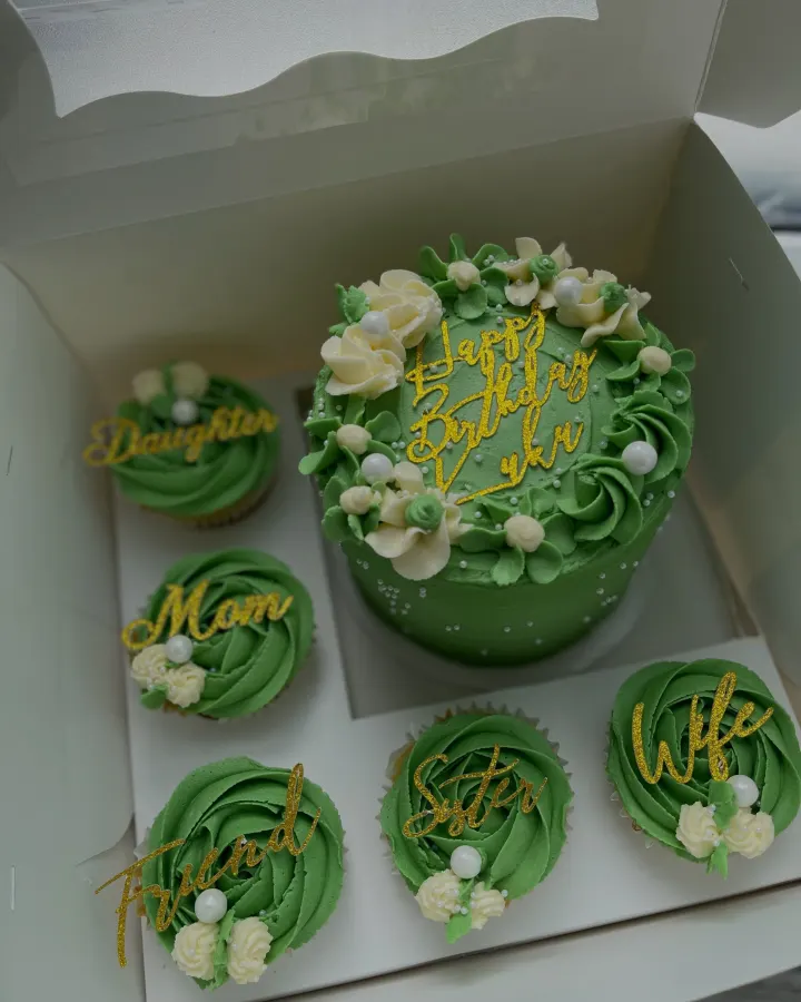 Bento + 5 Cupcakes