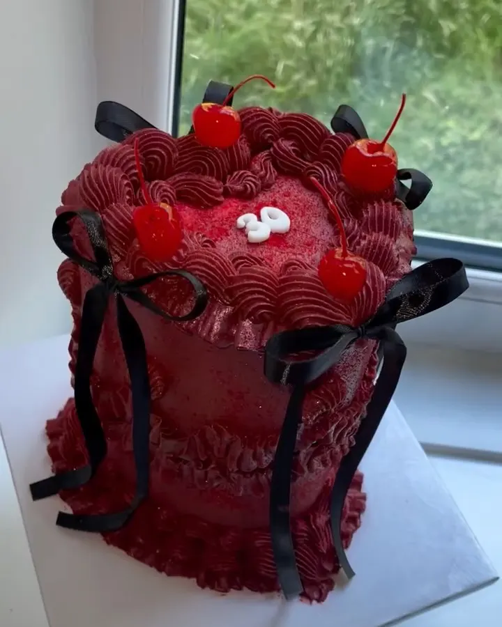 Vintage Piped Cake