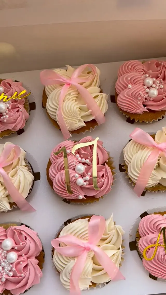 Box of 12 Cupcakes