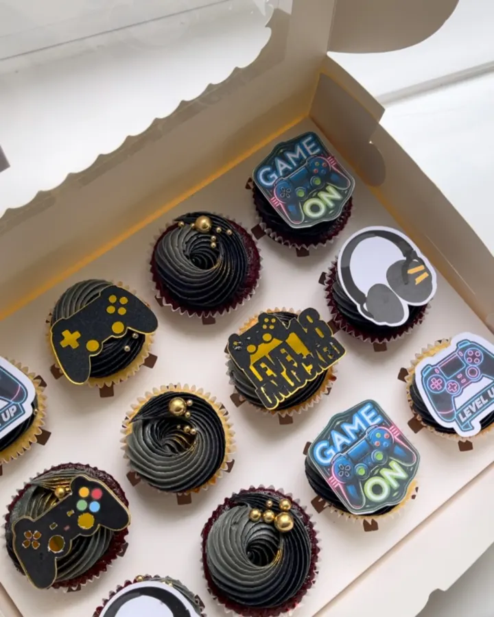Box of 12 Cupcakes