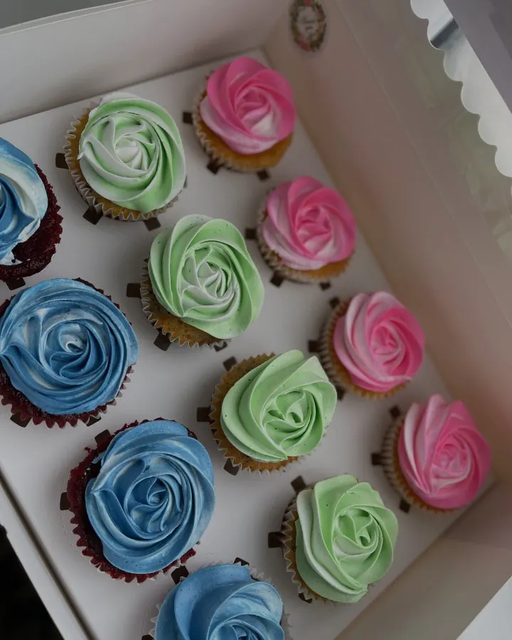 Box of 12 Cupcakes