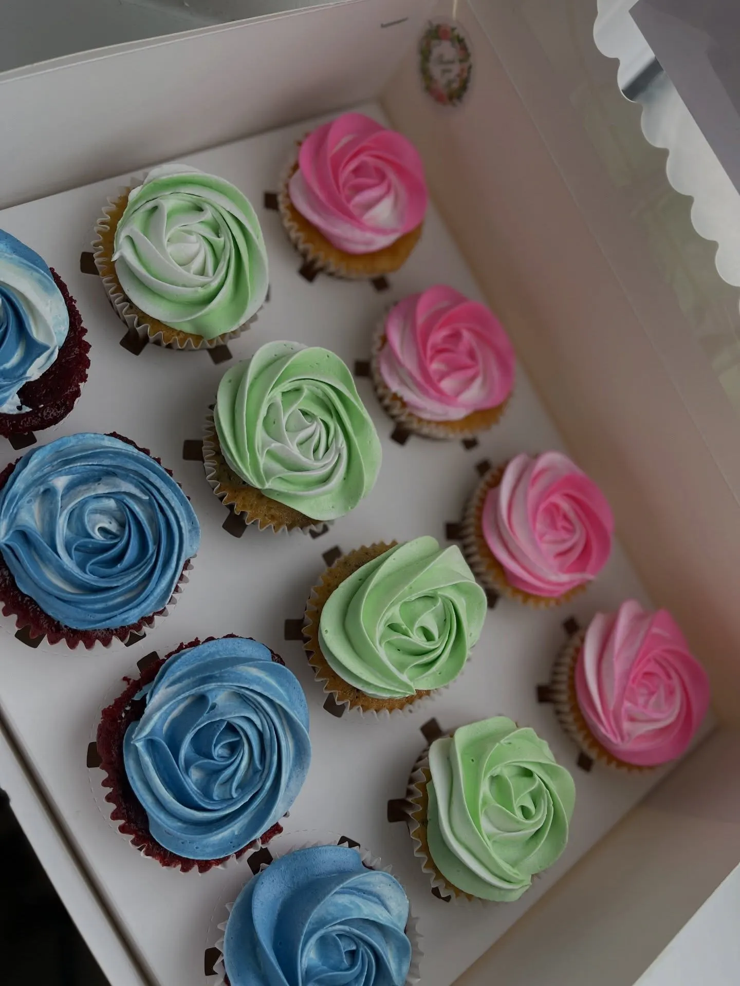 Box of 12 Cupcakes