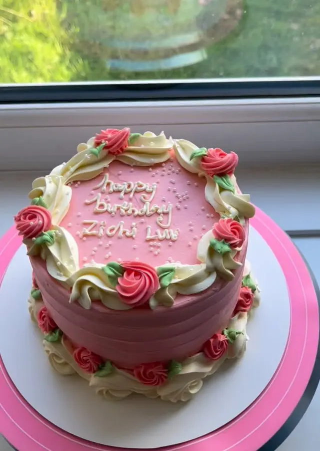 Vintage Piped Cake